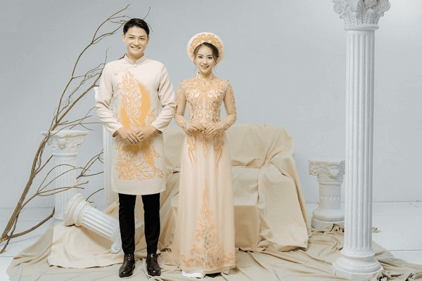 Áo dài cưới màu vàng hoàng gia