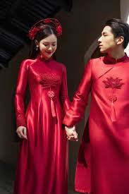 Áo dài cưới lụa truyền thống